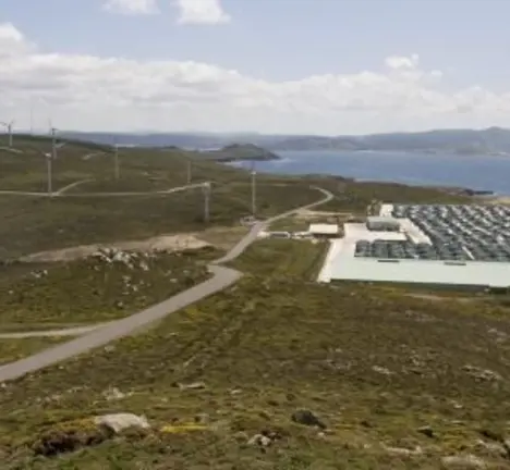 Instalaci&oacute;n enerx&eacute;tica e piscifactor&iacute;a en Cabo Vil&aacute;n. Fotograf&iacute;a El Pa&iacute;s. 2015